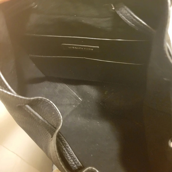 MICHAEL KORS JUNIE MEDIUM FLAP BACKPACK BLACK Pebbled Leather - Picture 9 of 10